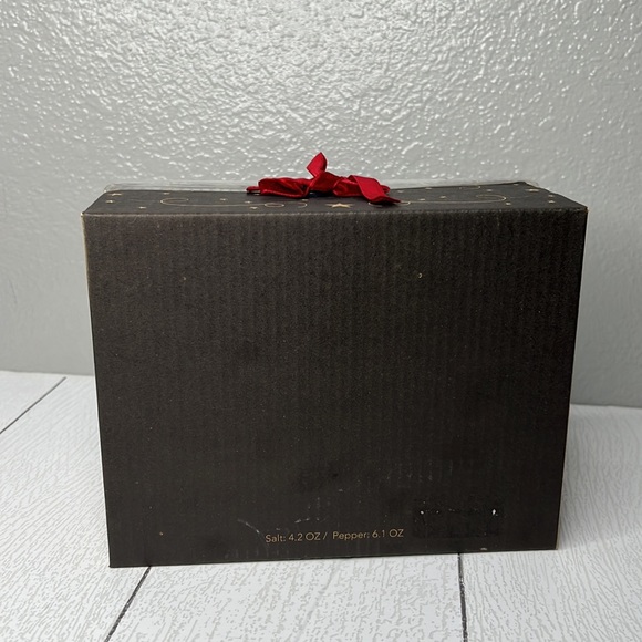 Johanna Parker Design Magenta Penguin Salt & Pepper Shakers Set NIB - Picture 3 of 4